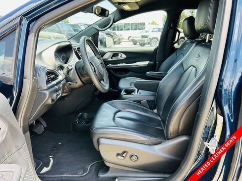 Used 2023 Chrysler Pacifica Touring-L w/ S Appearance Package FWD image 3