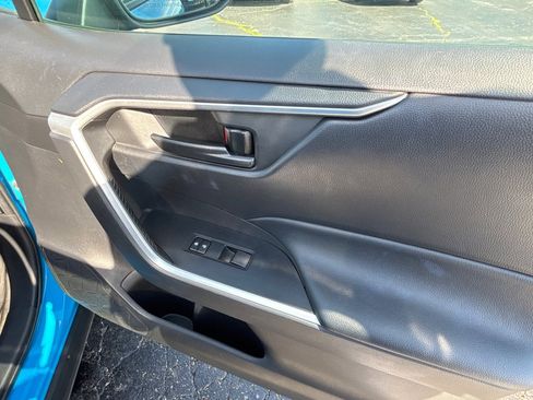 Used 2020 Toyota RAV4 LE w/ All Weather Liner Package AWD/4WD image 27