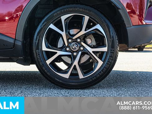 Used 2018 Toyota C-HR XLE image 16