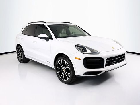 Used 2022 Porsche Cayenne AWD/4WD image 3