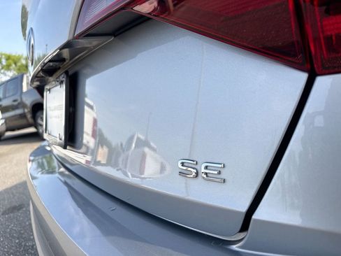 Used 2024 Volkswagen Jetta SE FWD image 6