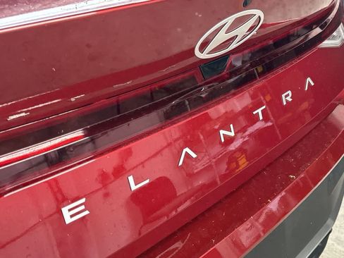 Used 2025 Hyundai Elantra SE FWD image 10