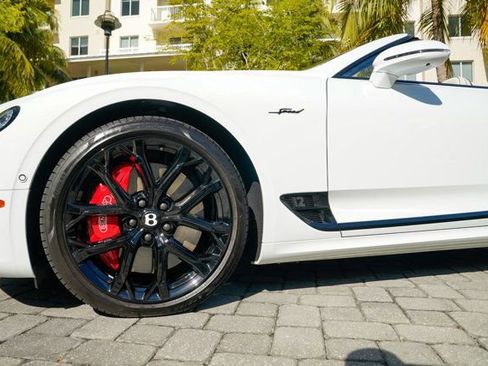 Used 2024 Bentley Continental GT Speed image 13