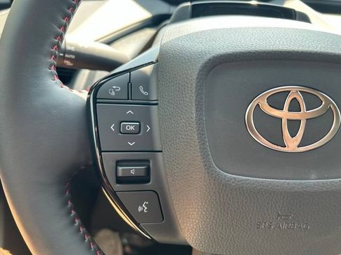 Used 2025 Toyota Prius Plug-In Hybrid FWD image 24