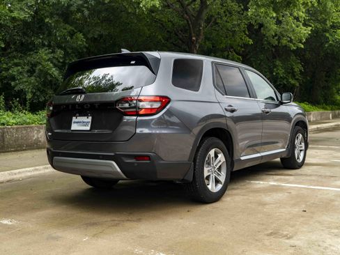 Used 2025 Honda Pilot EX-L image 9
