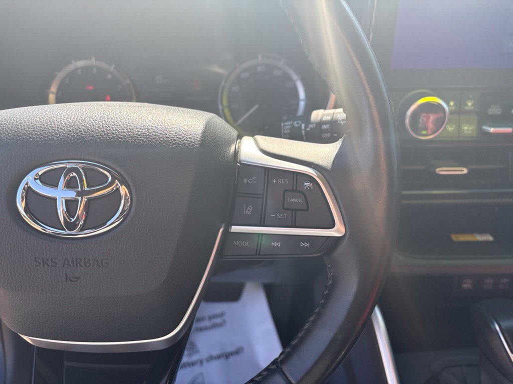 Used 2023 Toyota Highlander XSE AWD/4WD image 25