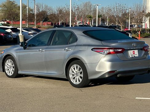 Used 2018 Toyota Camry LE image 6
