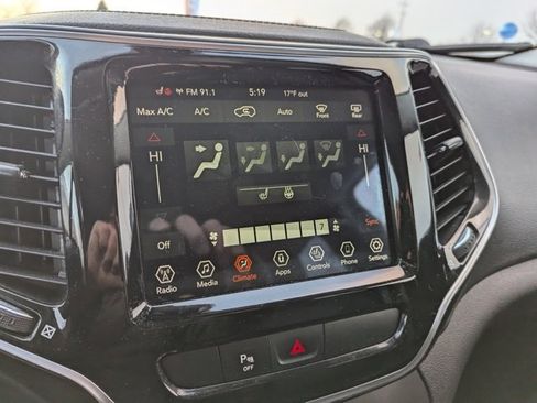 Used 2020 Jeep Cherokee Limited image 13