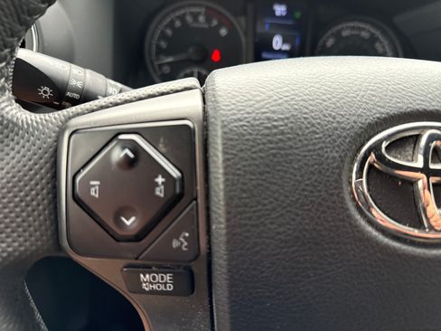 Used 2023 Toyota Tacoma TRD Off-Road w/ Technology Package AWD/4WD image 18
