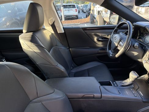 Used 2019 Lexus ES 300h w/ Premium Package FWD image 42