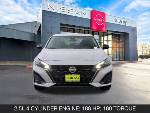 New 2025 Nissan Altima 2.5 SR image 4