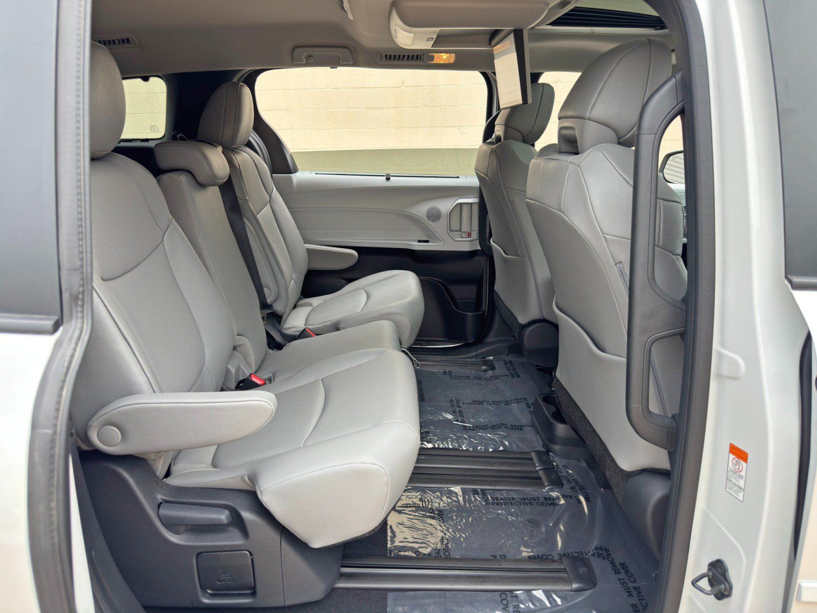 Used 2026 Toyota Sienna XLE FWD image 46