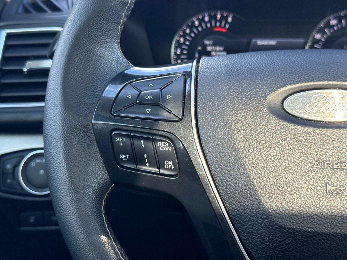 Used 2019 Ford Explorer Platinum AWD/4WD image 33