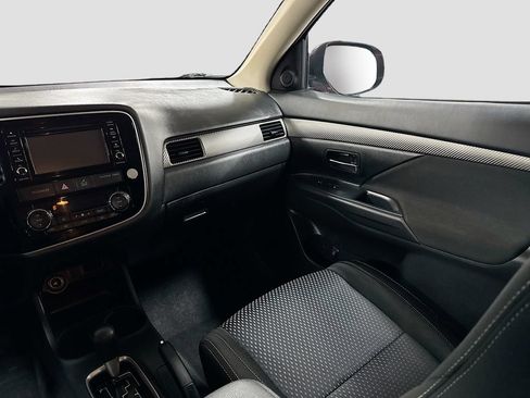 Used 2016 Mitsubishi Outlander SE AWD/4WD image 23