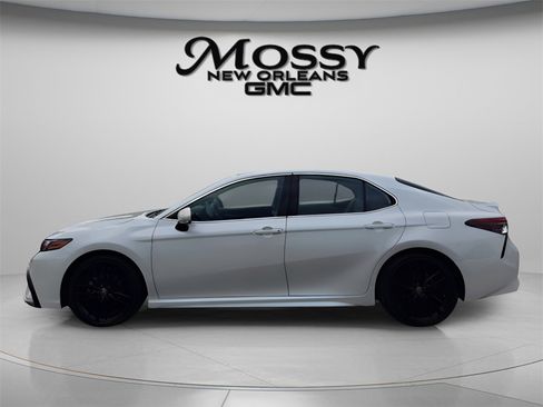 Used 2022 Toyota Camry XSE image 8