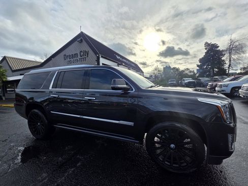 Used 2019 Cadillac Escalade ESV Platinum image 5