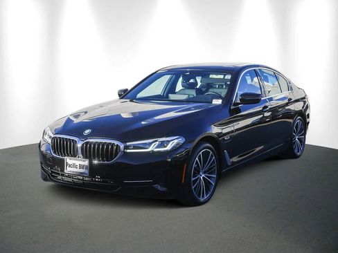 Certified 2023 BMW 530e w/ Convenience Package image 3