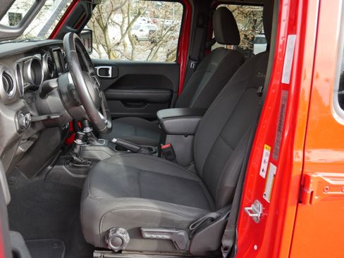 Used 2020 Jeep Wrangler Unlimited Sahara w/ Uconnect 4C Nav & Sound Group image 3