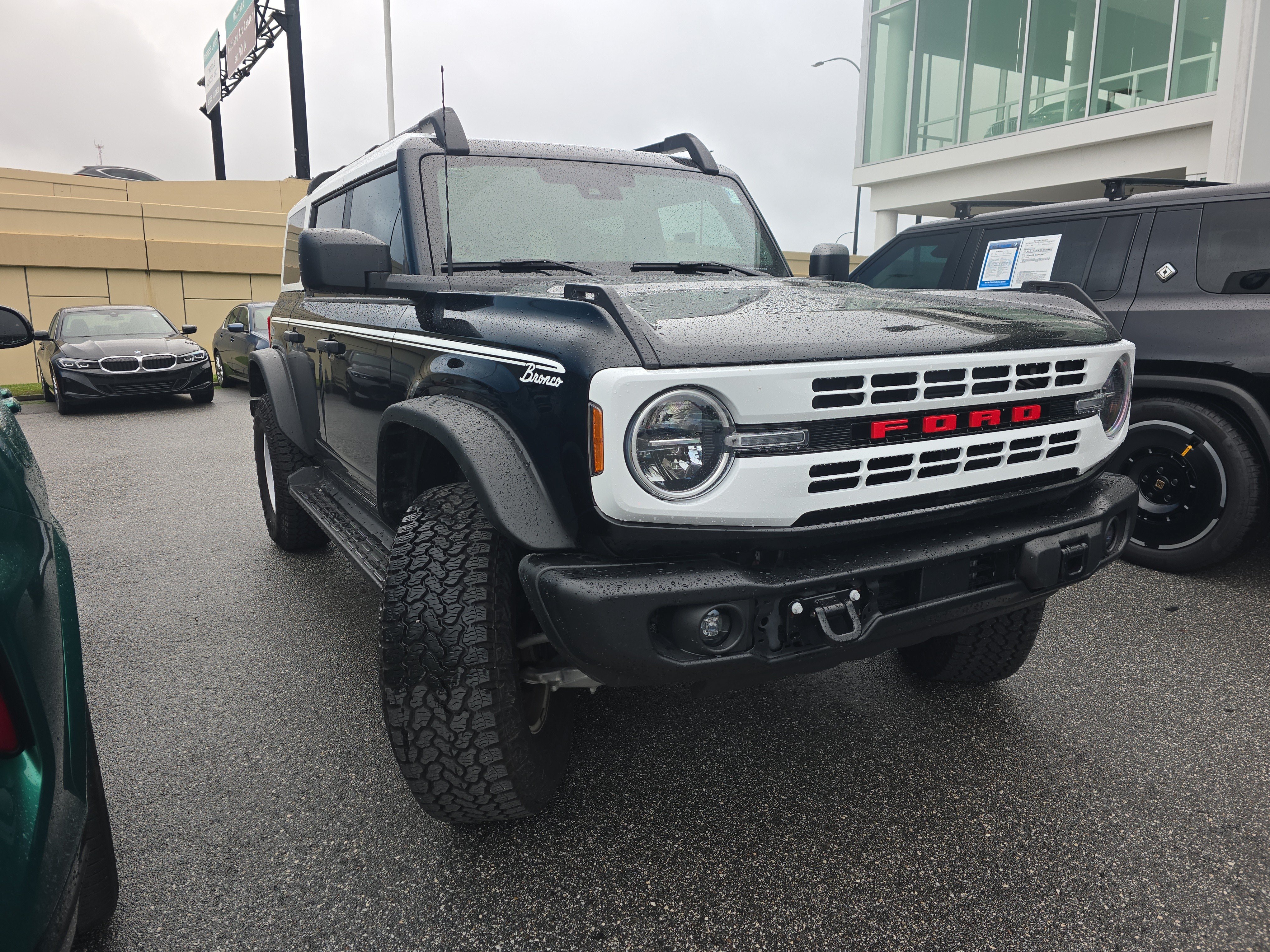 Used 2025 Ford Bronco Heritage Edition AWD/4WD image 1