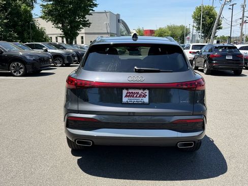 Used 2025 Audi Q5 Premium Plus w/ Premium Plus AWD/4WD image 5
