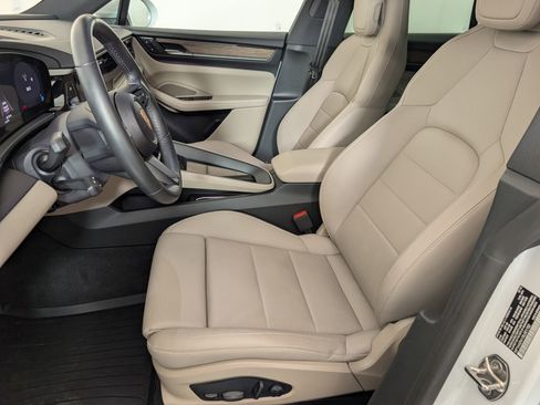 Used 2025 Porsche Macan 4 Electric image 5