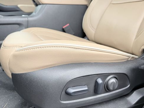 Used 2023 Chevrolet Traverse Premier image 22