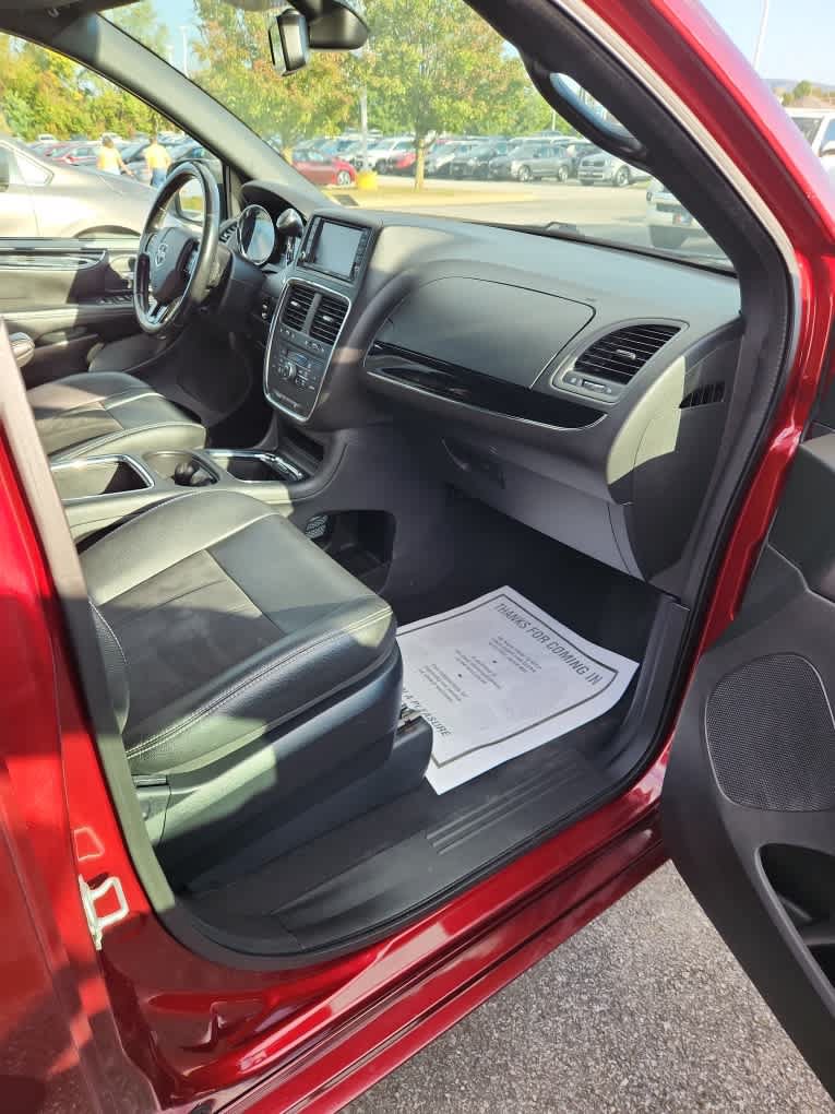 Used 2020 Dodge Grand Caravan SXT w/ Driver Convenience Group FWD image 28