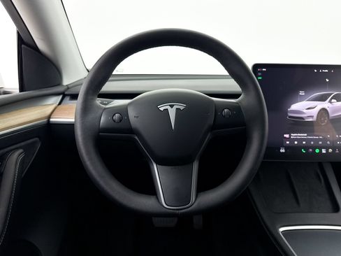 Used 2023 Tesla Model Y AWD image 3