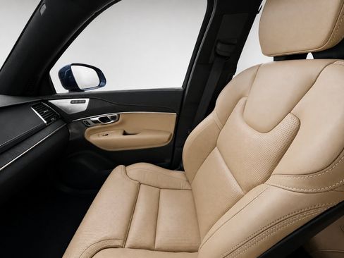 Certified 2023 Volvo XC90 T8 Ultimate w/ Lounge Package AWD/4WD image 14