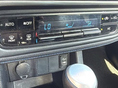 Used 2017 Toyota Corolla SE FWD image 24