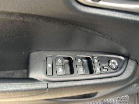 Certified 2023 Hyundai Venue SEL FWD image 19