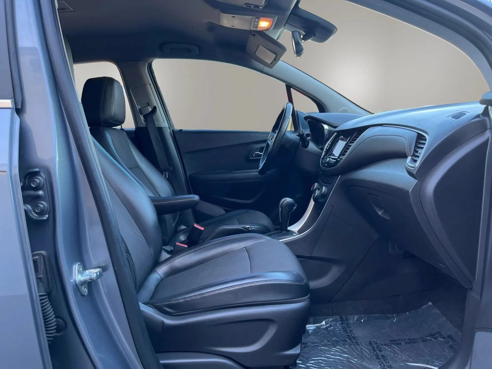 Used 2019 Chevrolet Trax LT w/ LT Convenience Package AWD/4WD image 17
