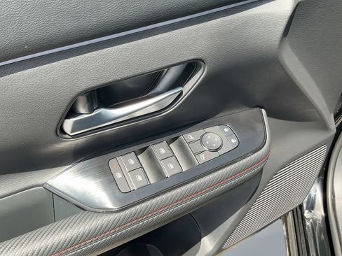 Certified 2025 Nissan Kicks SR FWD image 17