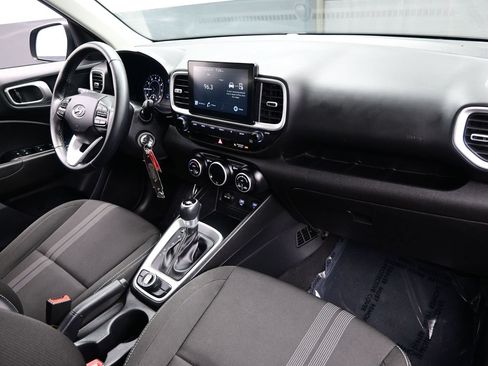 Used 2021 Hyundai Venue SEL FWD image 14