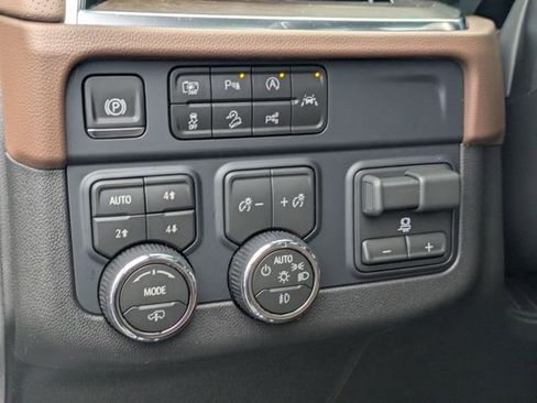 New 2026 Chevrolet Suburban High Country image 15