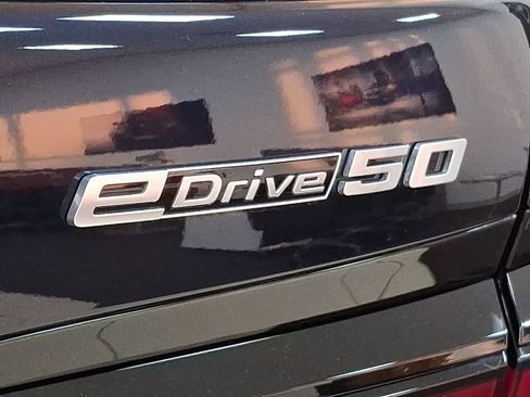 Used 2025 BMW i7 xDrive60 w/ M Sport Package RWD image 25