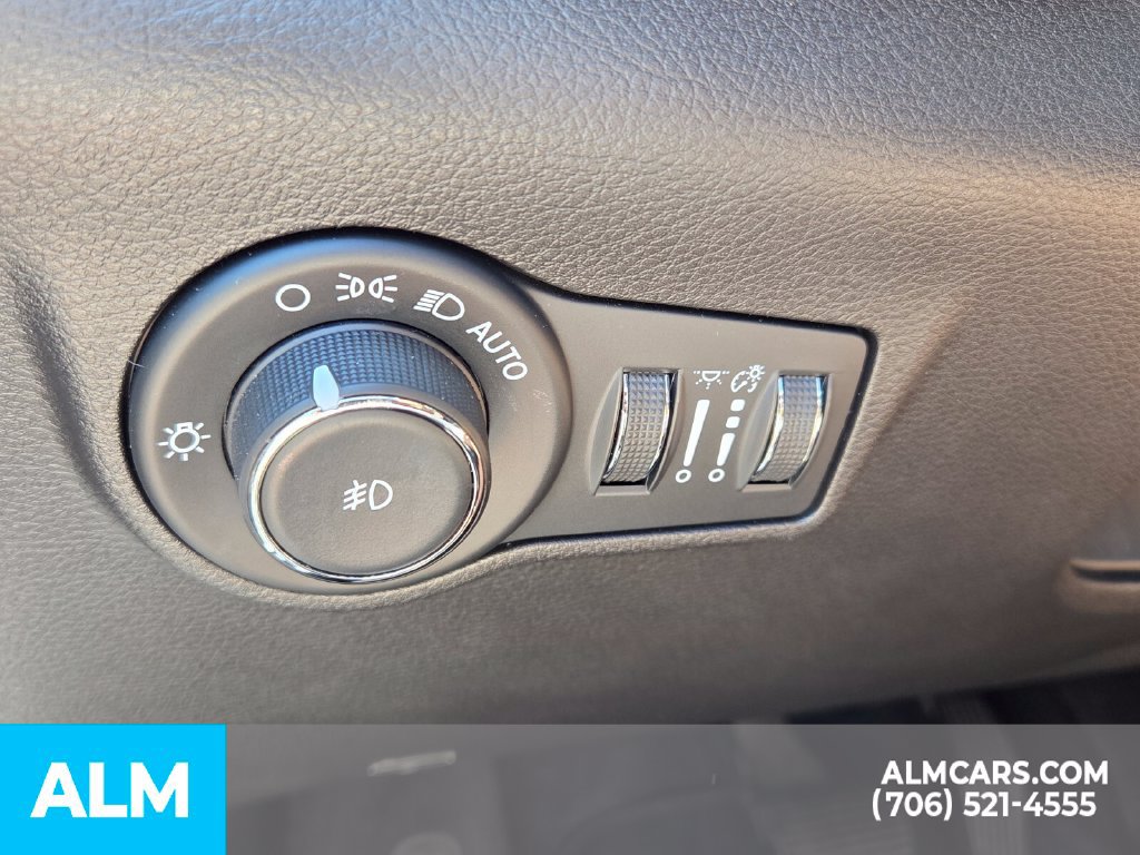 Used 2025 Jeep Compass Latitude AWD/4WD image 31