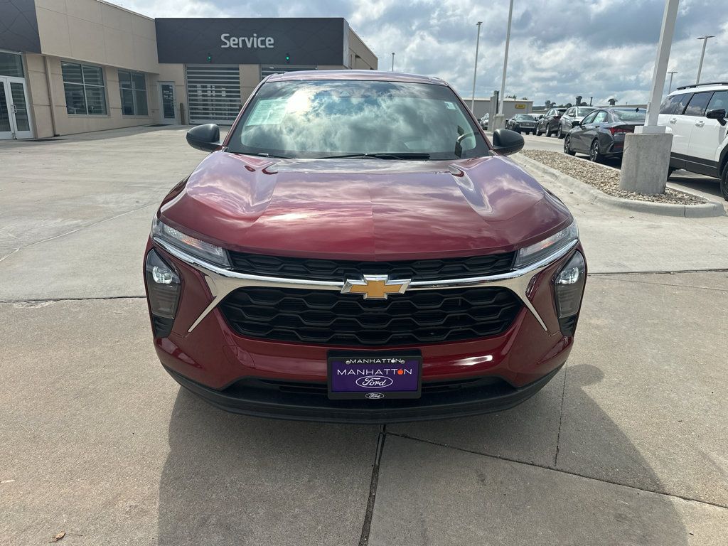 Used 2024 Chevrolet Trax LS w/ Driver Confidence Package FWD image 13
