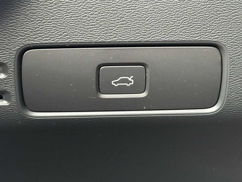 Certified 2023 Volvo XC40 Recharge Ultimate w/ Protection Package Premier image 30