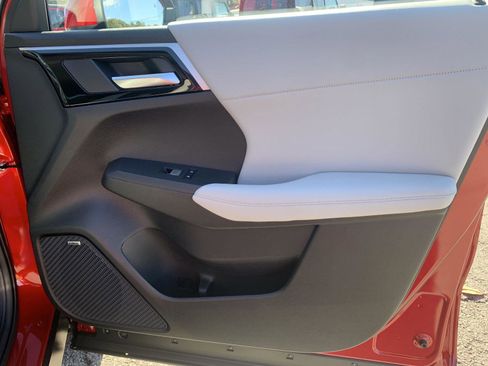 New 2025 Mitsubishi Outlander SE image 23