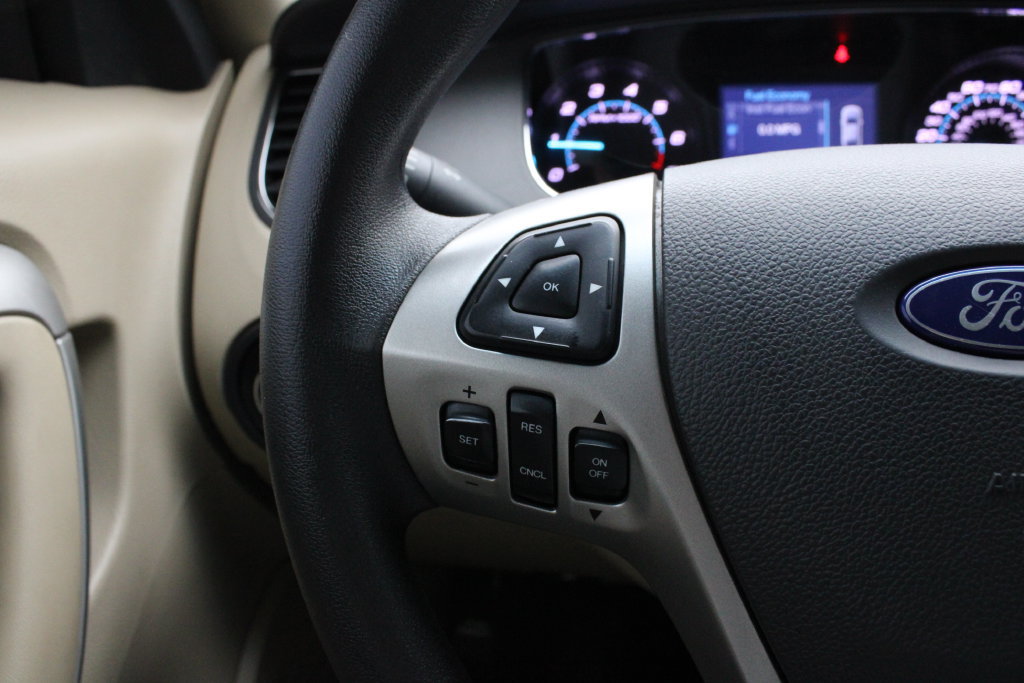 Used 2018 Ford Taurus SE FWD image 11