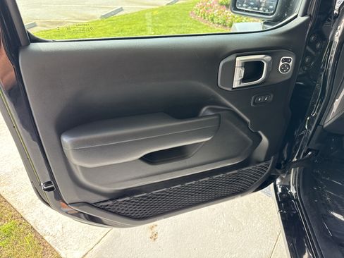 Used 2025 Jeep Wrangler Unlimited Sport AWD/4WD image 13