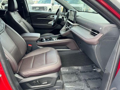 Certified 2025 Ford Explorer Platinum w/ Ultimate Package AWD/4WD image 15