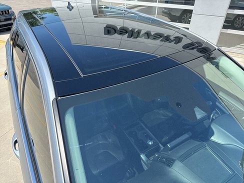 Used 2022 Ford Edge Titanium AWD/4WD image 17