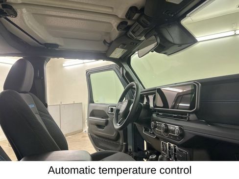 Used 2025 Jeep Wrangler Unlimited Rubicon 4xe w/ Convenience Group AWD/4WD image 21