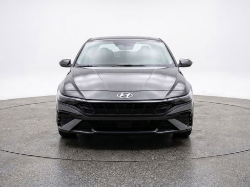 Used 2025 Hyundai Elantra SEL FWD image 2