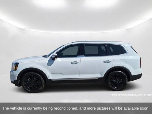 Used 2025 Kia Telluride EX w/ EX Captain's Chair Package FWD image 9