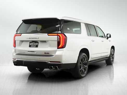 Used 2025 GMC Yukon XL Denali w/ Sun & Power Step Package AWD/4WD image 5