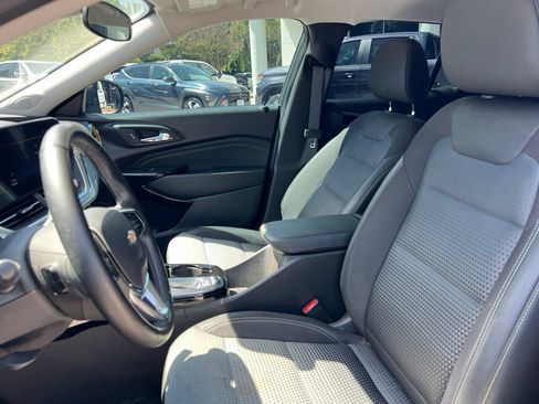 Used 2025 Chevrolet Trax LT w/ Driver Confidence Package FWD image 10