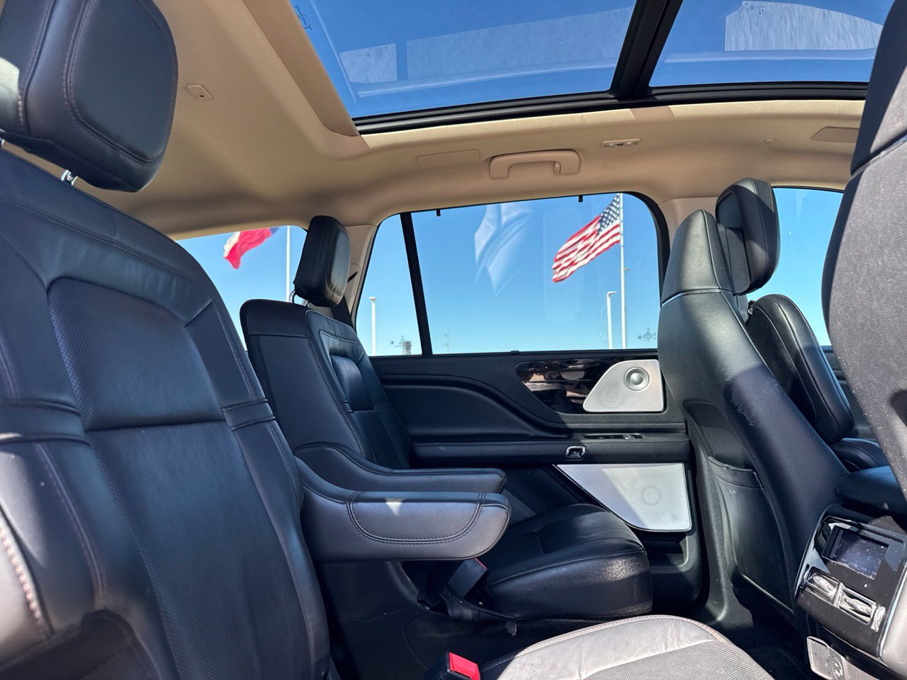 Used 2023 Lincoln Aviator Reserve w/ Equipment Group 201A RWD image 34
